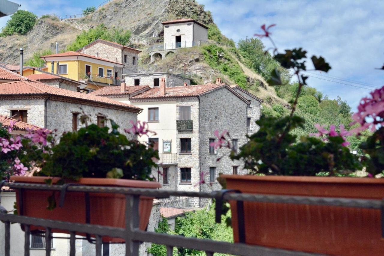 Borgo Manca Suite Sasso di Castalda Exterior photo